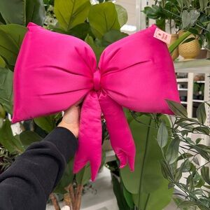 Target Bullseye Bow Pillow / Valentine's Day Bow Pillow